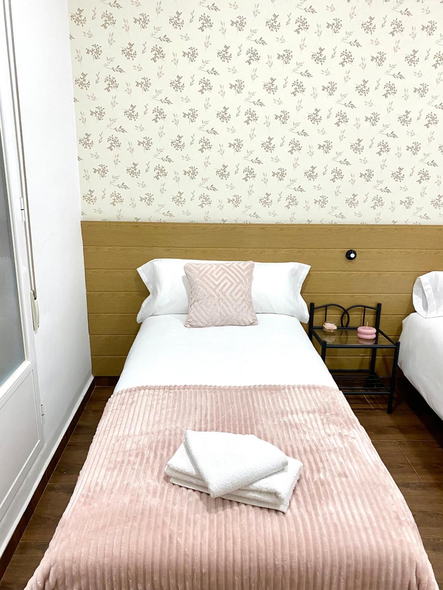 Apartamentos Fuencarral II Madrid Cameră foto